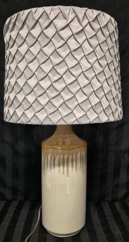 Beautiful 25" Tall Pottery Table Lamp with Shade - Working