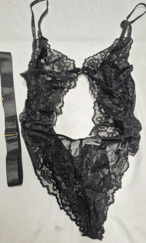 New sz Medium Women's Black Lace Teddy