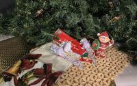 9ft Artificial Garland & Christmas Decor