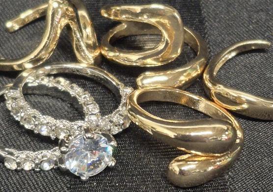 6 New Fun Rings - Bling