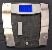 Conair Weight Watchers Glass Weight Scale, Model WW390FC, Tested For Power, Uses 3&times; AAA Batteries (Included)