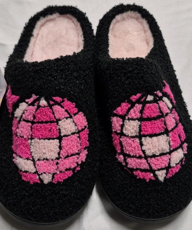 New sz 5/6 Ladies Fuzzy Slippers