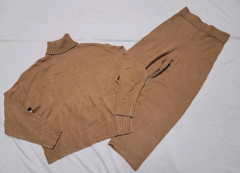 New Women's Sz. Small Light Brown Knitted Loungewear Set