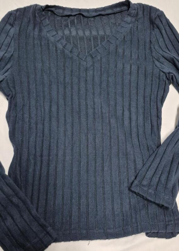 New sz Large Women's V-Neck Top