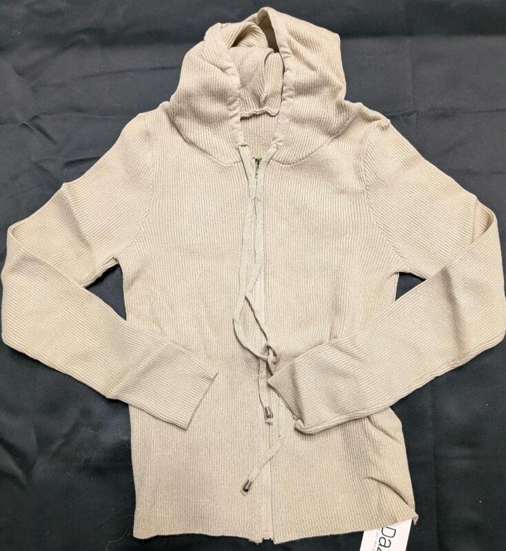 New Size Medium Women's Dazy Hoodie