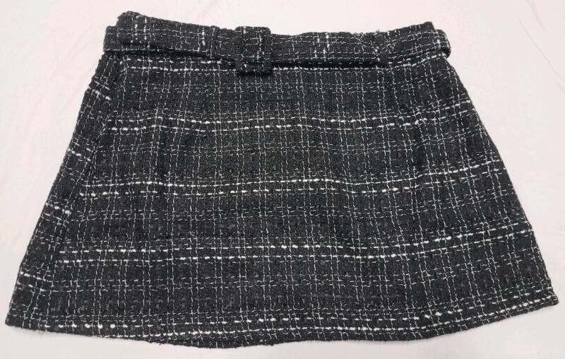 New Women's Sz. 2XL Black and White Tweed Mini Skirt.