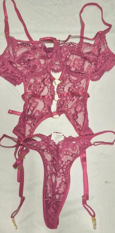 New sz Large Women's Lace Lingerie Set