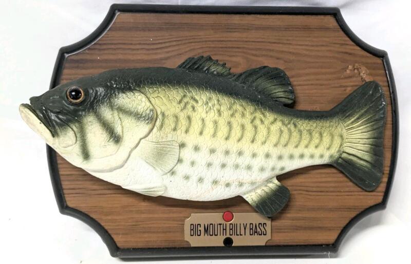[As-Is] Vintage 1999 BIG MOUTH BILLY BASS, Wallmounted Animatronic Singing Fish Kitsch - 9.75" Tall [Corroded Battery Compartment, Uses 4 "C" Batteries - Not Included)