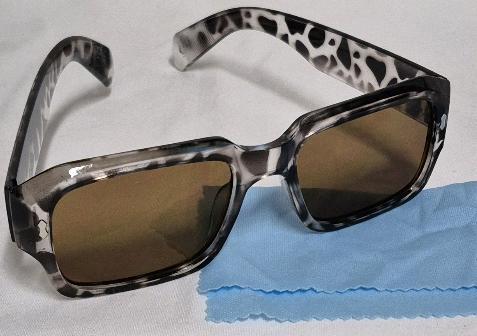 New Women's Sunglasses with Cleaning Cloth