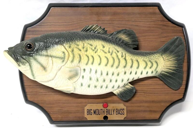 Vintage 1999 BIG MOUTH BILLY BASS, Wallmounted Animatronic Singing Fish Kitsch - 9.75" Tall [Tested For Power, Uses 4 "C" Batteries - Not Included)