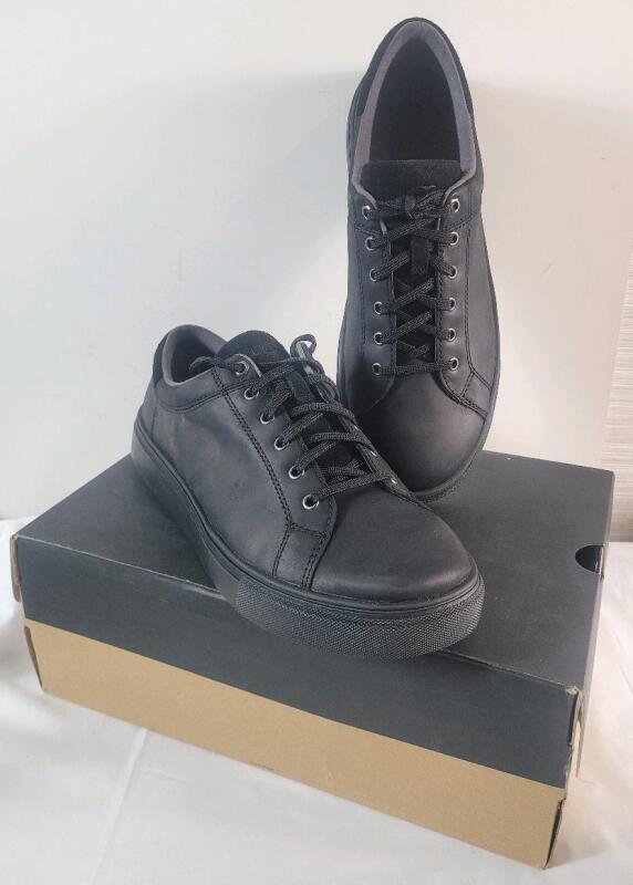 New Men's Sz. 11.5 UGG Baysider Low Weather Sneaker , Black .