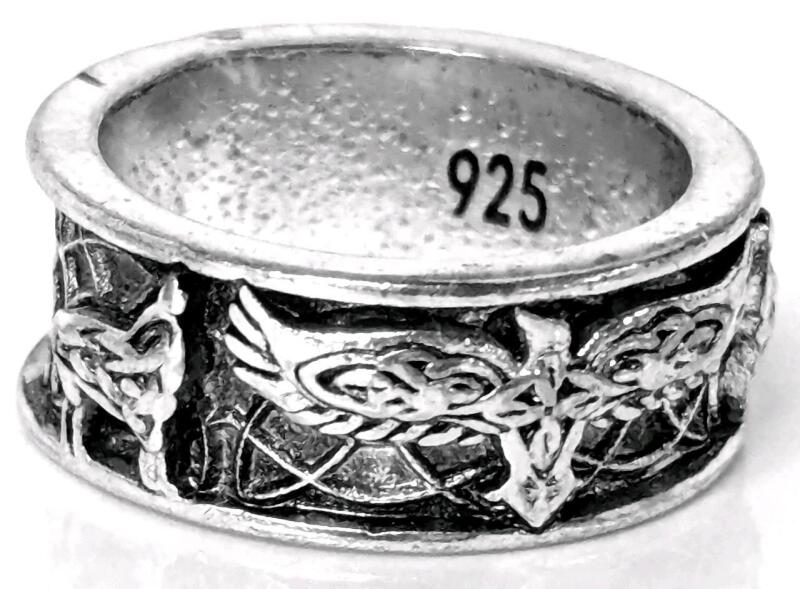 Neat Size 6 Sterling Silver Ring Stamped 925 With Raven & Wolf Motif