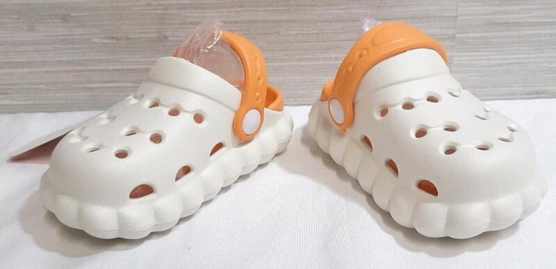 New sz 5 Toddler Foam Clogs