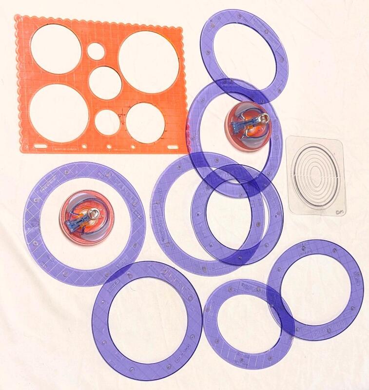 FISKARS Super Shape Templates (Circles & Oval) + 2&times; Cutters