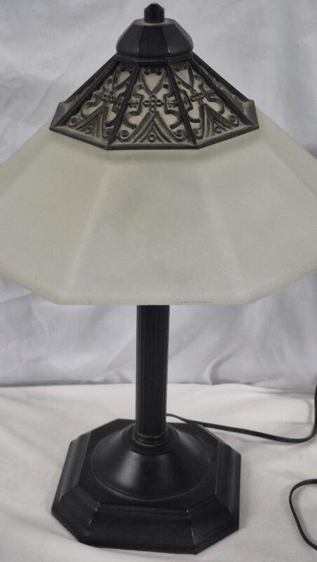 Table Lamp with Glass Shade (Heavy) 18" Tall - Working