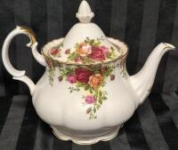 STUNNING Vintage Royal Albert Old Country Roses Teapot 8" Tall with Lid