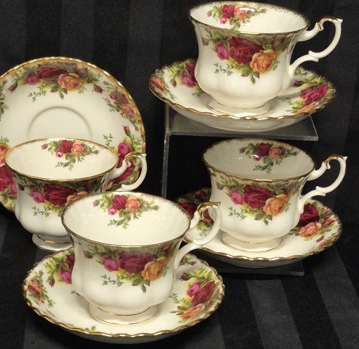 4 Vintage Royal Albert Old Country Roses Teacups & Saucers