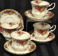 4 Vintage Royal Albert Old Country Roses Teacups & Saucers