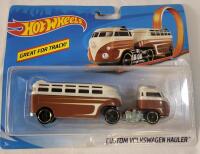 2018 Hot Wheels Track Stars Custom Volkswagen Hauler Diecast Truck & Trailer Set . Sealed