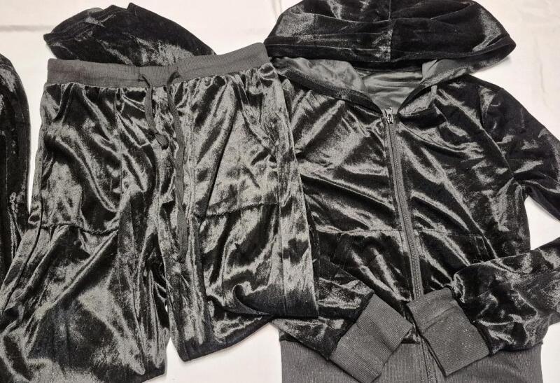 New sz Medium Women's Track Suit
