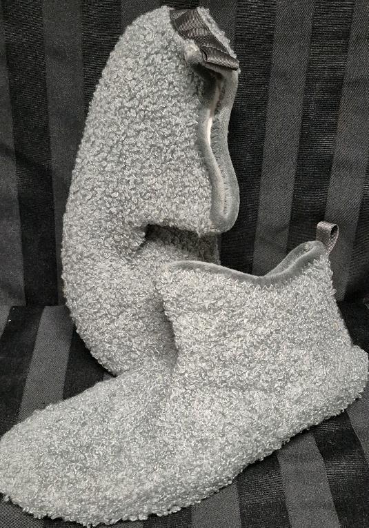 New sz 38/39 Adult Fuzzy Slippers
