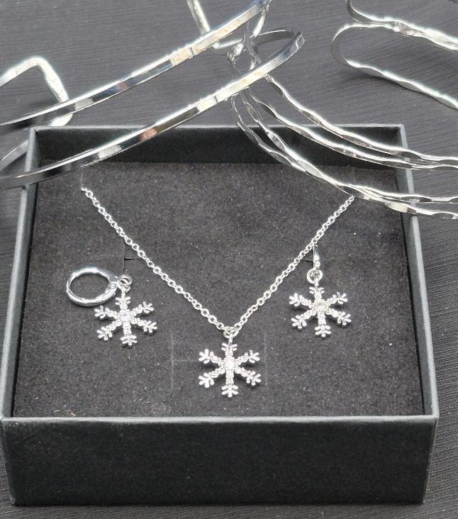 New Snowflake Jewelry Set & 2 Cuff Bracelets