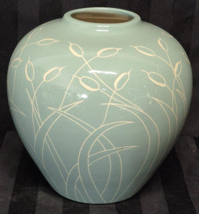 Beautiful Vintage Pottery VASE - 7.5" Tall Elegant 8113, Canada