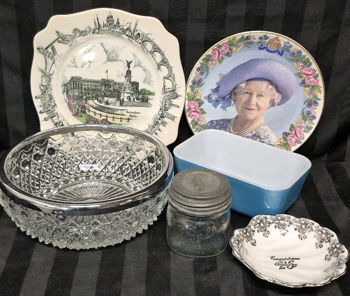 Collectible Plates & Dishes