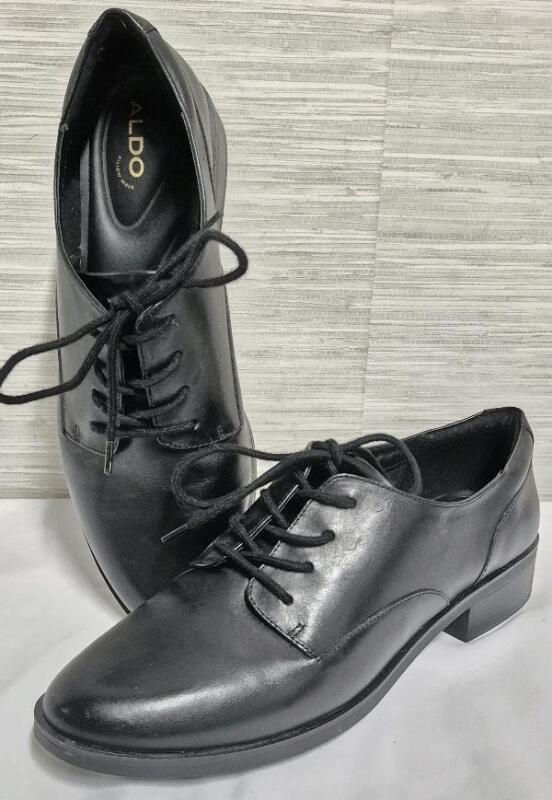 Size 9 Women's Aldo Oxford Style Shoes - Pillow Walk Insoles