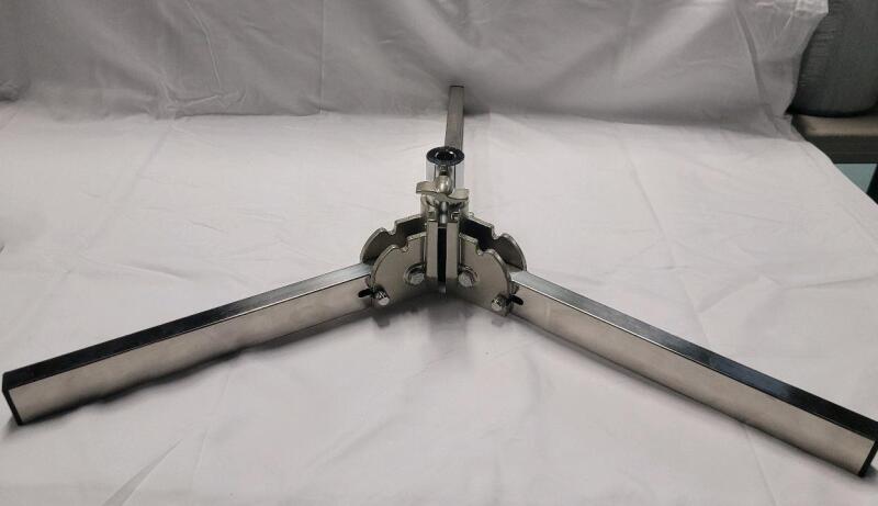 New - NEEWER Heavy Duty Folding Light Stand .