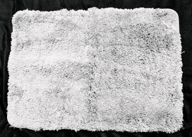 New 17" &times; 24" Gray Chenille Shagyg Bath Mat / Rug