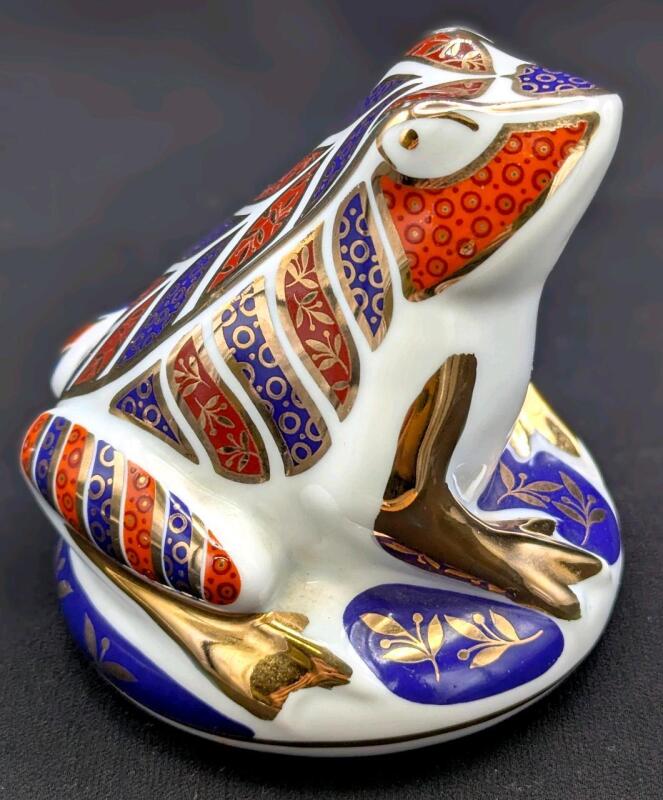 Striking Vintage Imari-Style Porcelain Frog Chinoiserie Paperweight Figure, 3.75" Tall, No Chips or Cracks