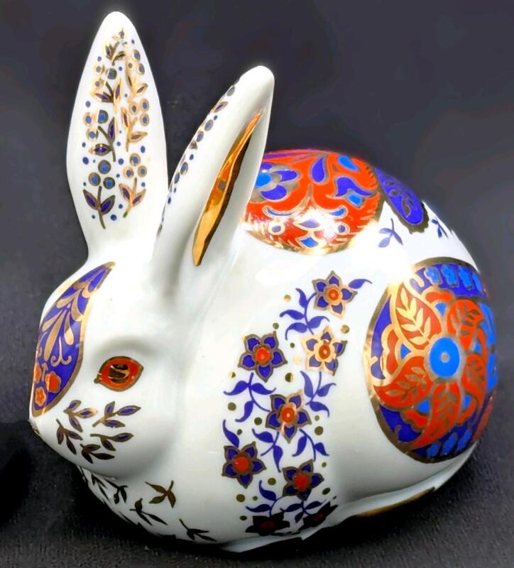 Adorable Vintage Imari-Style Porcelain Bunny Chinoiserie Paperweight Figure, 4" Tall, No Chips or Cracks