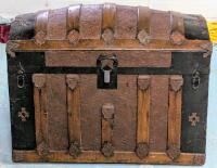 Antique Dome-Top Trunk, Embossed Wheat Design On Top, Missing Side Handles+ 1 Castor, In Surprisingly Good Condition, See Photos