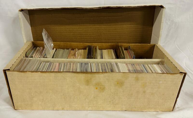 600+ Vintage to Newer Hockey and Baseball Cards