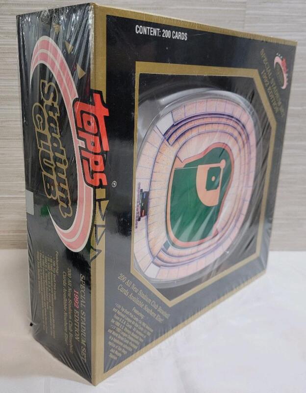 **Derek Jeter RC** - 1993 Topps Stadium Club Murphy Stadium Edition - 200 Trading Card Set (complete) & San Diego Jack Murphy Stadium. Includes : Derek Jeter #117 Rookie Card .