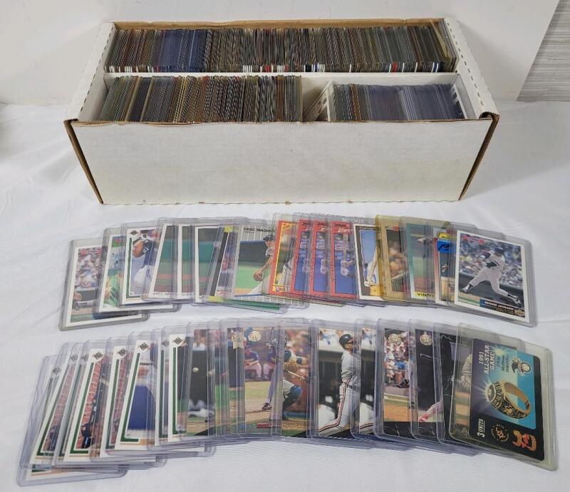 Late 80s/Early 90s MLB Baseball Trading Card Singles in Top Loaders , 390+ Trading Cards . Topps , Upper Deck , Leaf , Score , Donruss