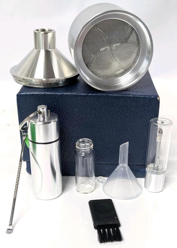 New Aluminum Hand-Crank Spice / Snuff Powder Mill