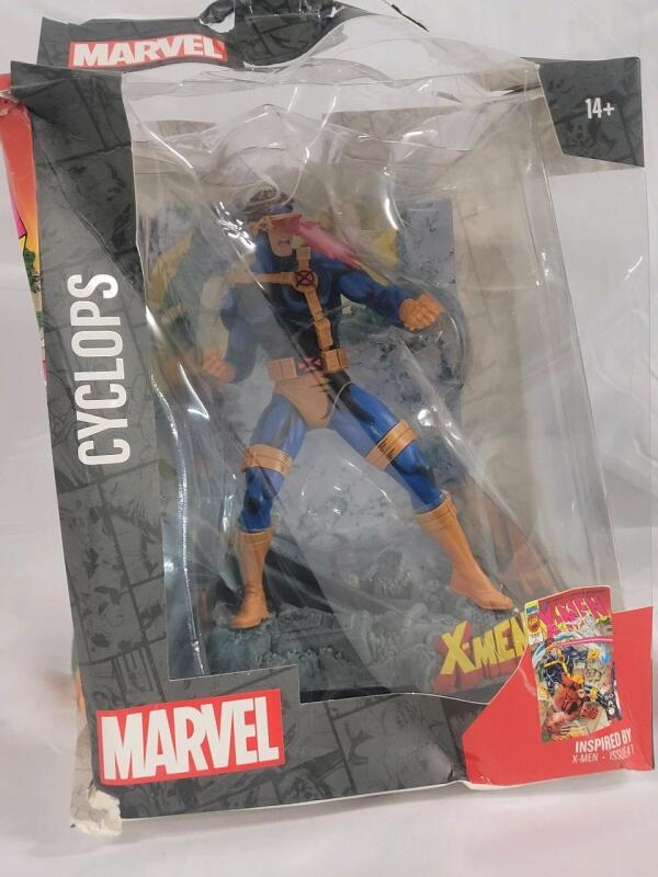 As New - McFarlane Toys Marvel X-Men CYCLOPS 6" Action Figure in Package . Package has some bend damage, does not effect product in box