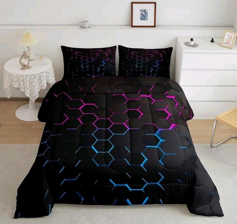 New Size 200cm &times; 229cm Geometric Honeycomb Comforter with 2&times; 51cm &times; 75cm Queen Size Pillow Cases