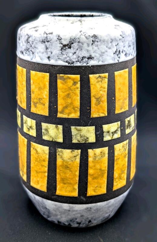 Vintage EAST GERMANY Unsigned Strehla Keramik MCM Vase, 7" Tall, No Chips or Cracks