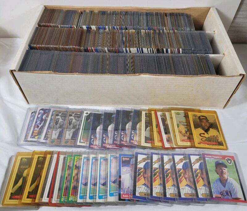 Late 80s/Early 90s MLB Baseball Trading Card Singles in Top Loaders , 650+ Trading Cards . Topps , Upper Deck , Donruss , Fleer , Score , O Pee Chee