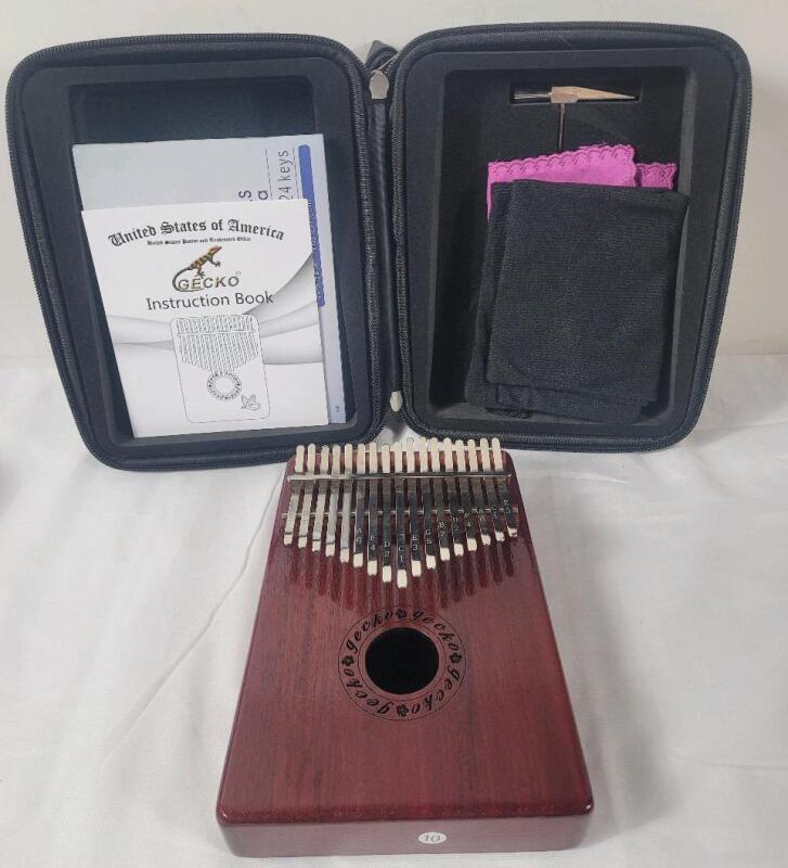 Gecko 17-Key Kalimba Idiophone Musical Instrument w/Case & Instruction Booklet .