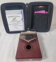 Gecko 17-Key Kalimba Idiophone Musical Instrument w/Case & Instruction Booklet .