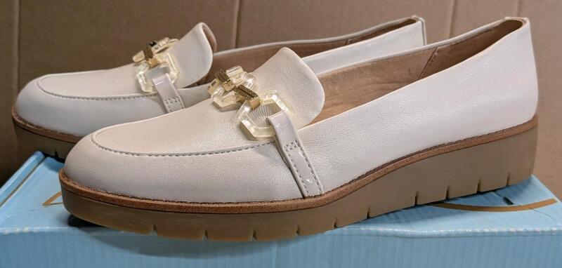 New Womens Size 5.5 (UK) LifeStride Shoe.