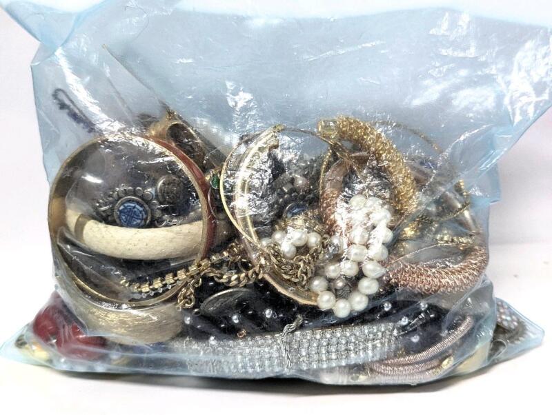 4lbs Assorted Vintage to Modern Jewelry