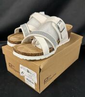 New Pair of Women&rsquo;s Size 7 Wedge Sandals