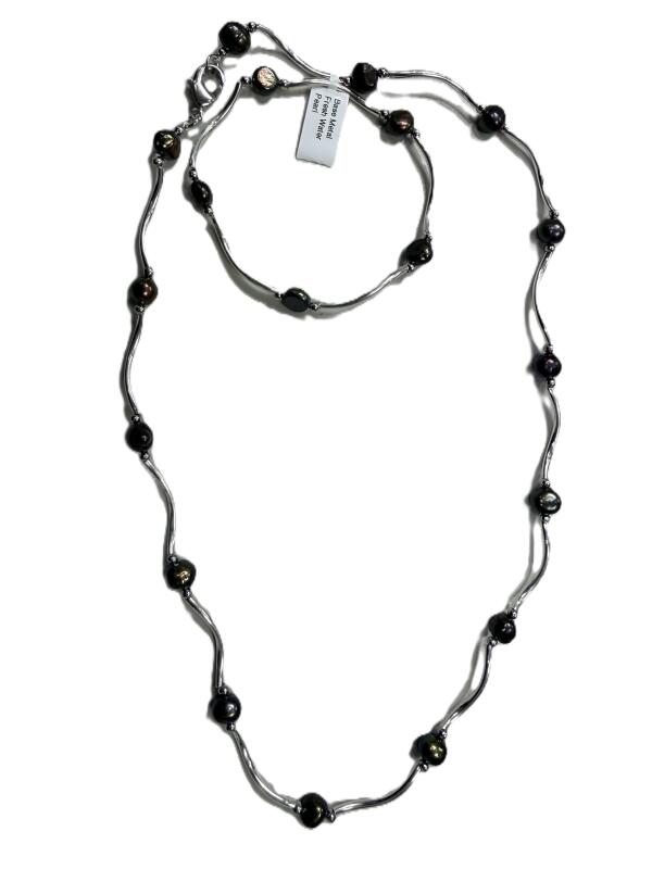 Cultured Pearl Necklace and Bacelet (71.98ct), W/A $460.00.