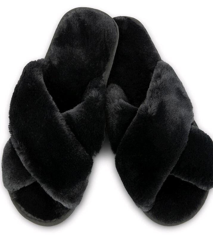 New sz 38/39 Women's Fluffy Slippers/Slides