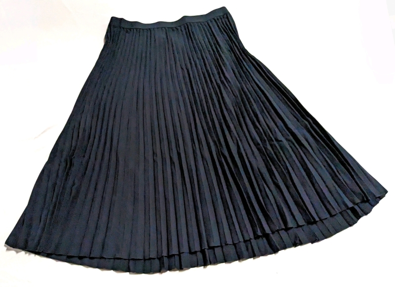 New H&M Long Pleated Skirt: Dark Blue (Size XL)